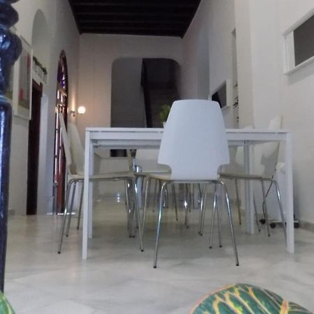 Residencia Viriato Ostello Siviglia Esterno foto
