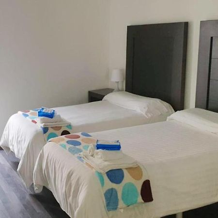 Residencia Viriato Ostello Siviglia Esterno foto