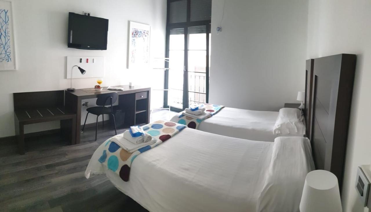 Residencia Viriato Ostello Siviglia Esterno foto