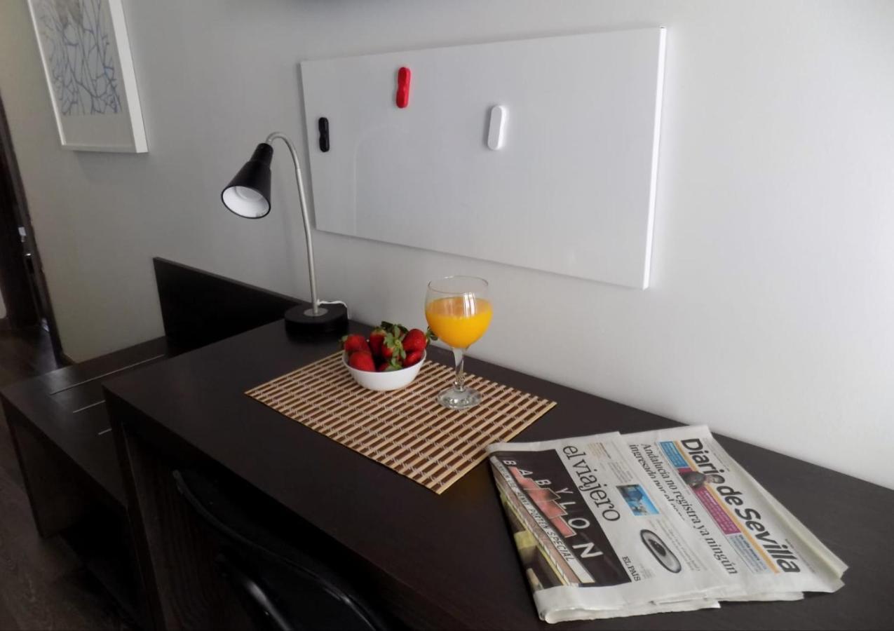 Residencia Viriato Ostello Siviglia Esterno foto