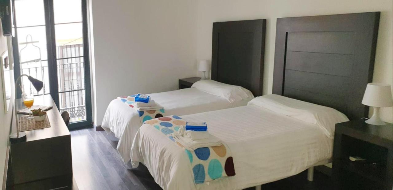 Residencia Viriato Ostello Siviglia Esterno foto