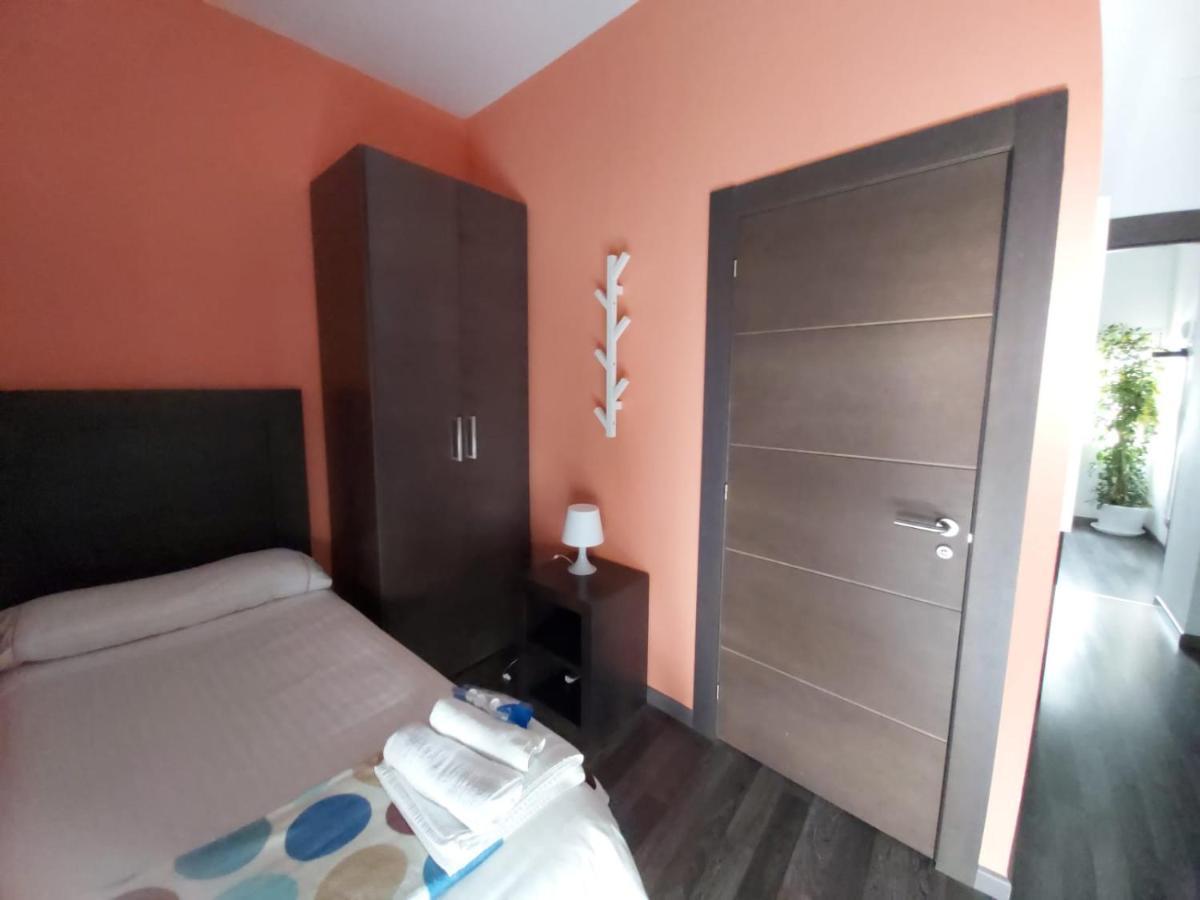 Residencia Viriato Ostello Siviglia Esterno foto